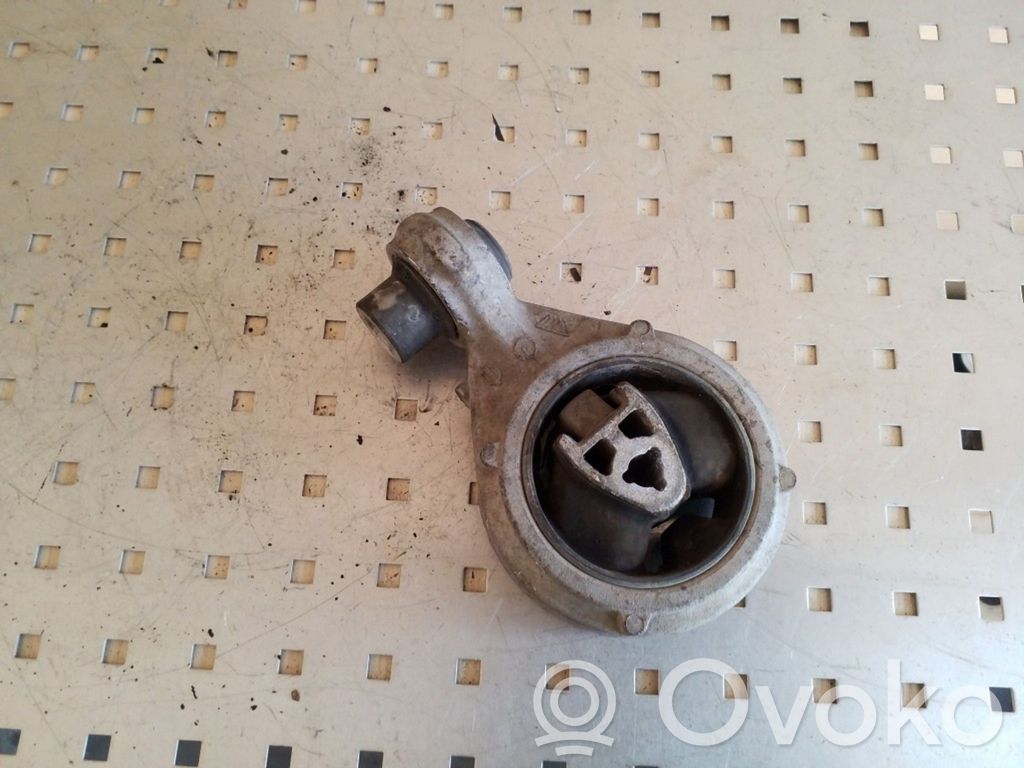 Nissan Qashqai+2 Gearbox mount 