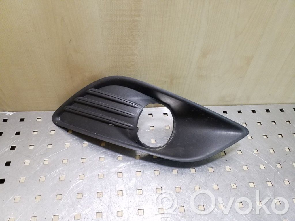 Ford Focus Etusumuvalon ritilä 