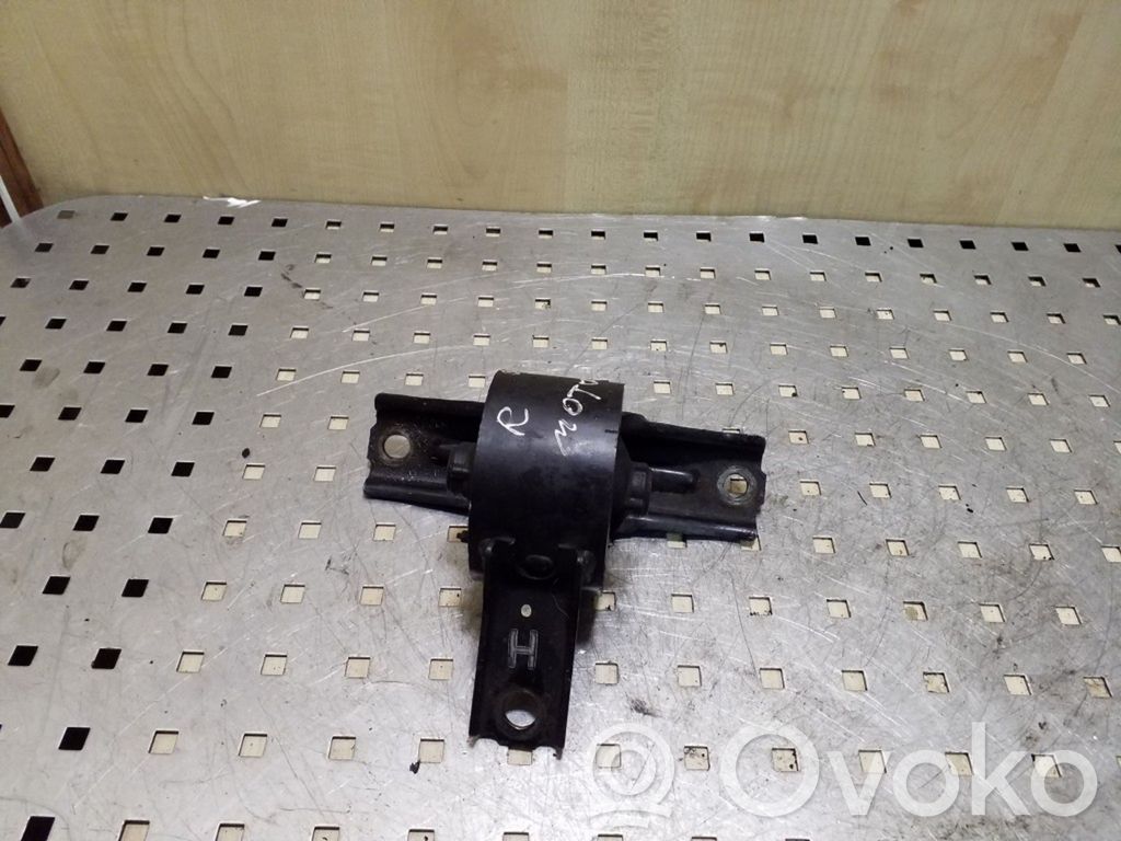 Mitsubishi Outlander Engine mount bracket 