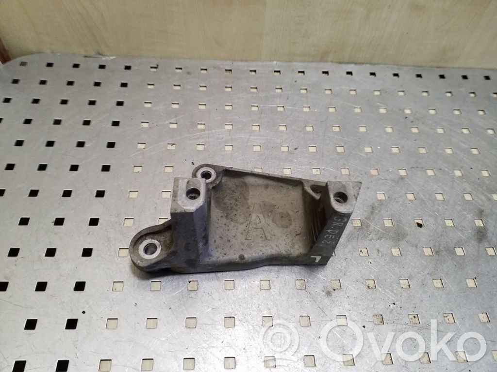 Peugeot 508 Gearbox mounting bracket 