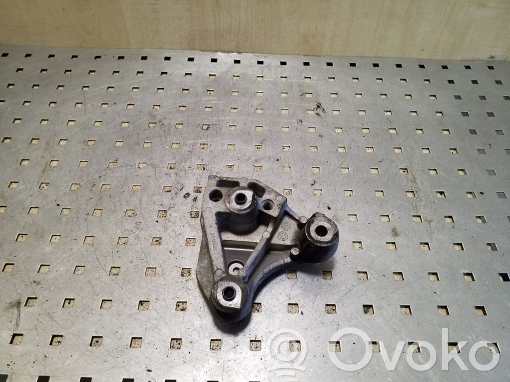 Peugeot 208 I Gearbox mounting bracket 