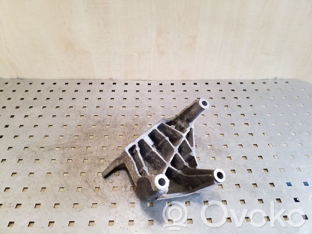 Opel Astra J Engine mounting bracket 