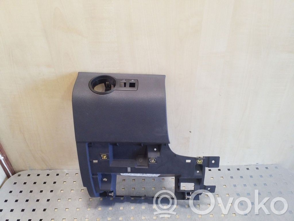 Volkswagen Caddy Kita panelės detalė 