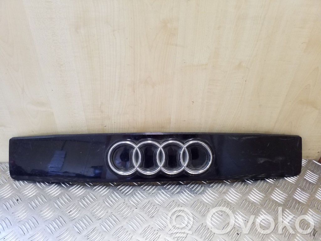 Audi A2 Etupuskurin ylempi jäähdytinsäleikkö 