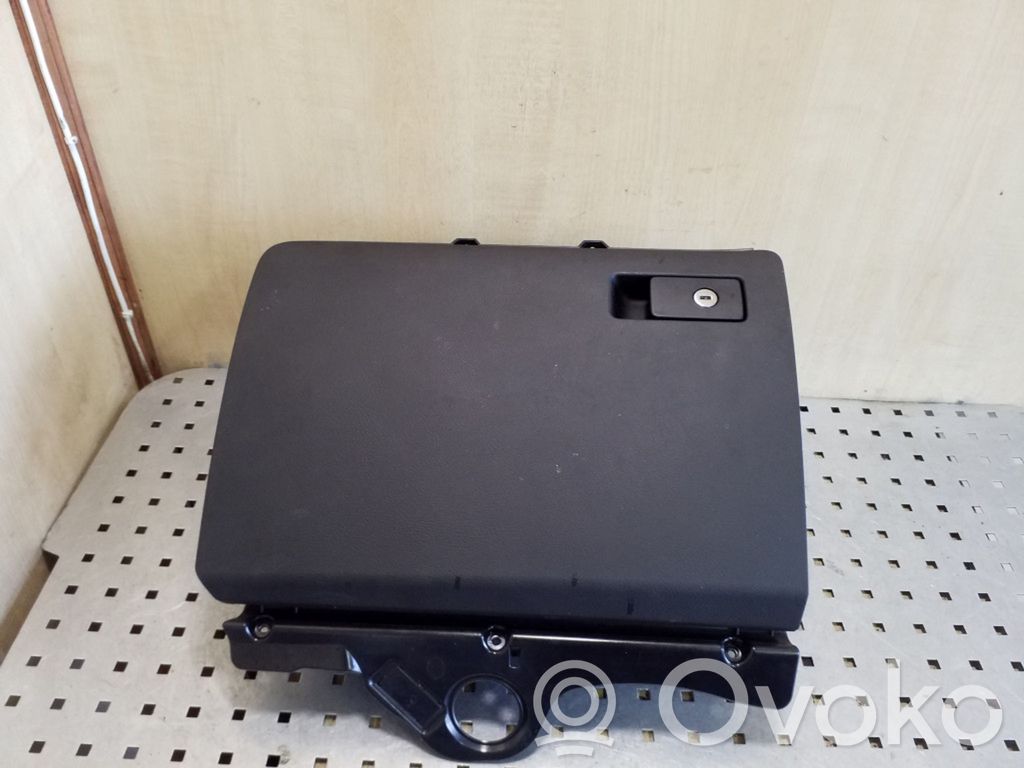 Volkswagen PASSAT B7 Juego guantera 