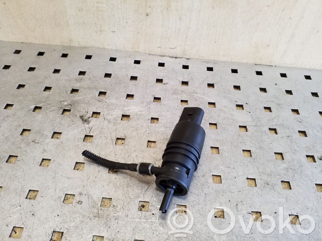 BMW 5 F10 F11 Windscreen/windshield washer pump 