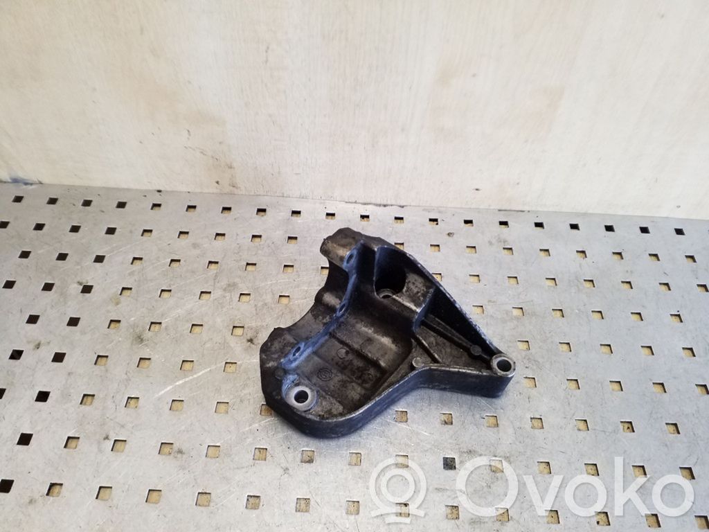 Power steering pump mounting bracket   779445501,7692974546