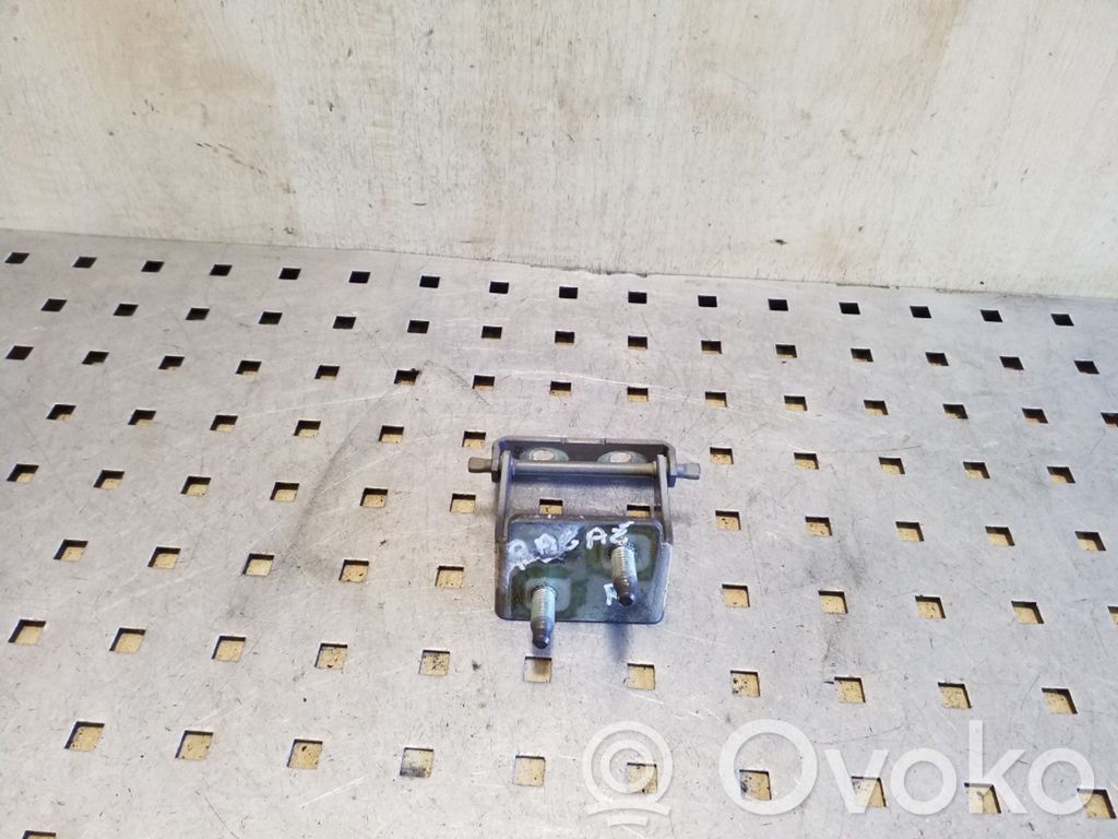 Ford Focus Tailgate/trunk/boot hinge 
