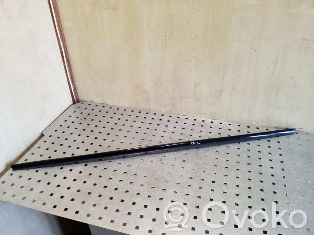 Priekšpusē durvju stikla apdare   7119079