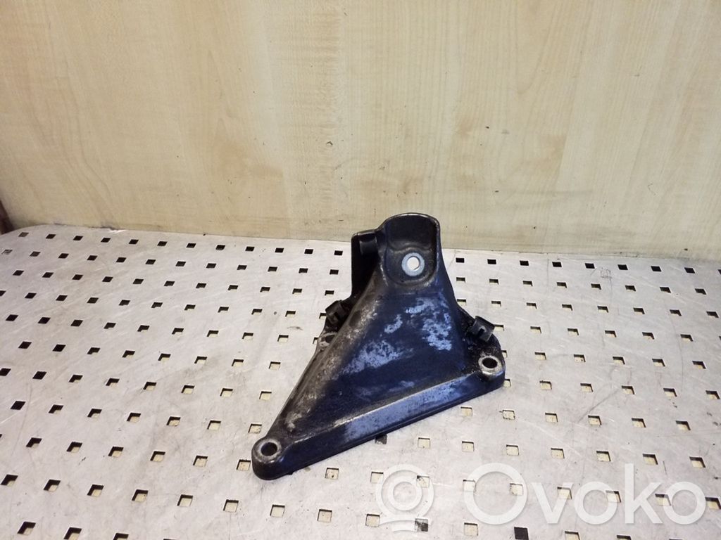 Engine mounting bracket   2211676915301