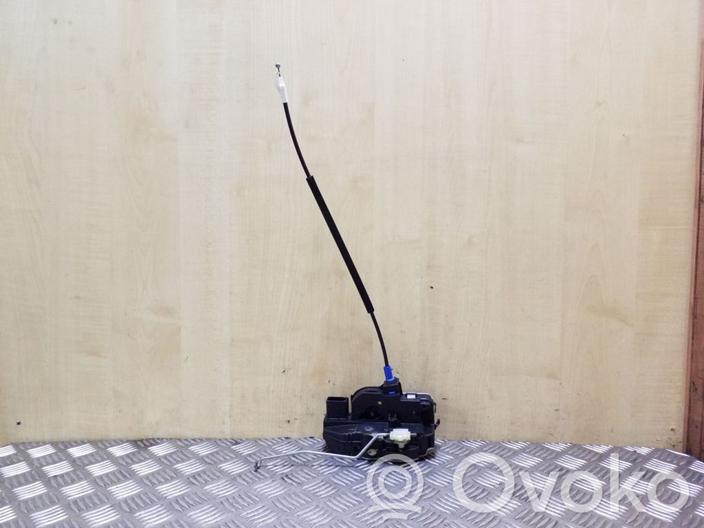 Opel Astra J Front door lock 