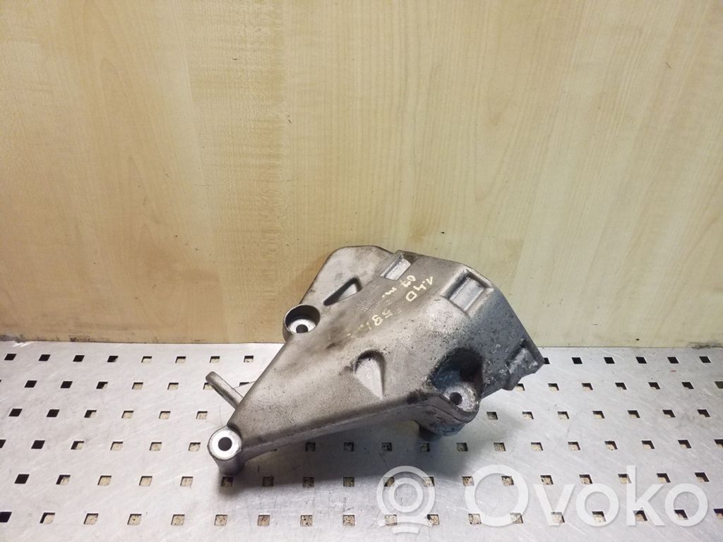 Skoda Fabia Mk1 (6Y) Engine mounting bracket 