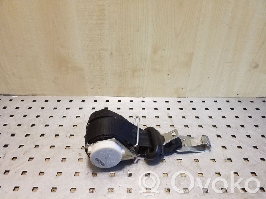 Kolmannen istuinrivin turvavyö   613B86D