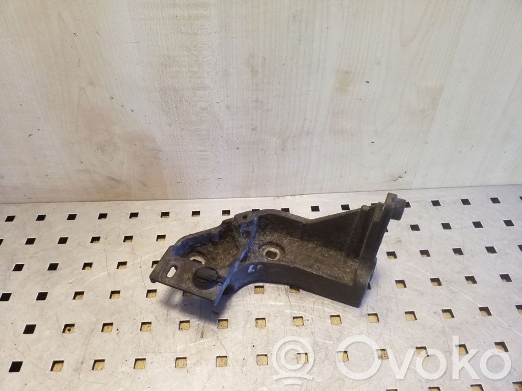 Renault Laguna II Engine mounting bracket 