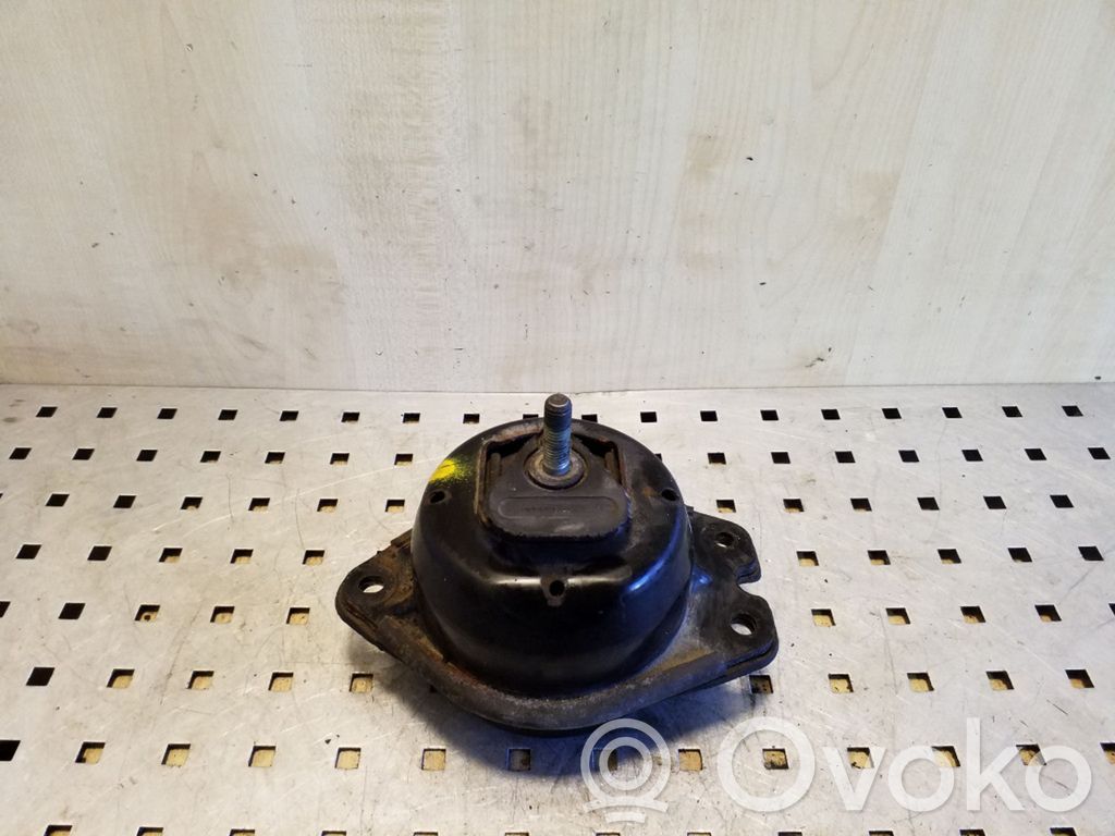Engine mount bracket   8200052026C