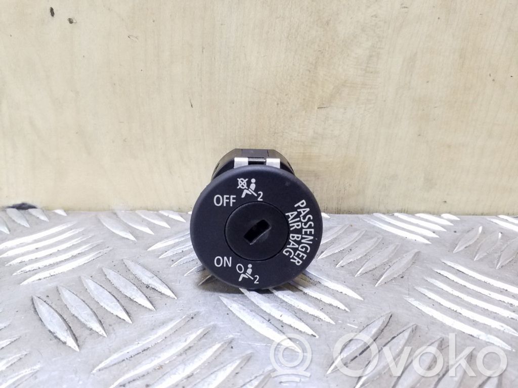 BMW 1 E81 E87 Passenger airbag on/off switch 