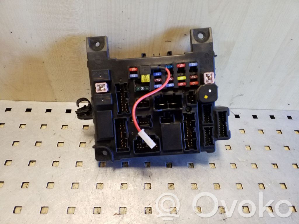 Peugeot 4007 Fuse module 