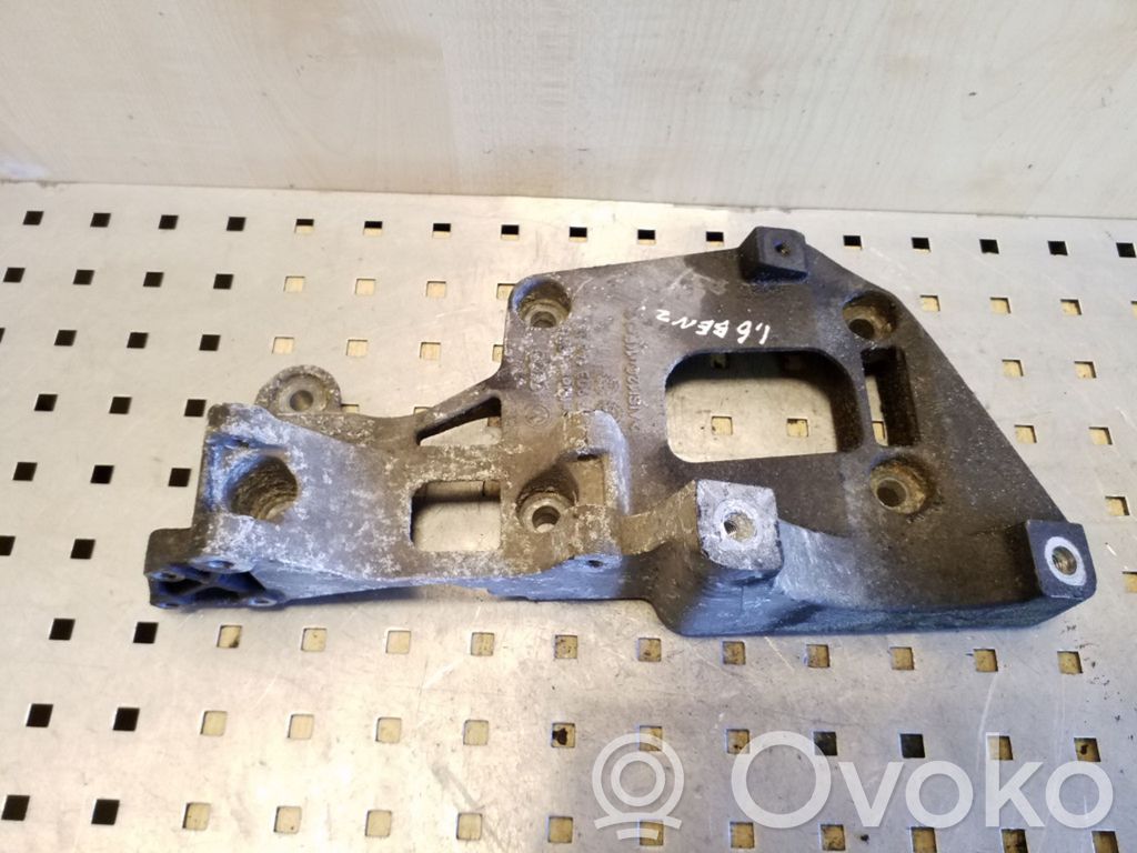 Volkswagen Touran I Generator/alternator bracket 