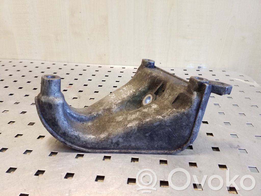 Audi A8 S8 D2 4D Engine mounting bracket 
