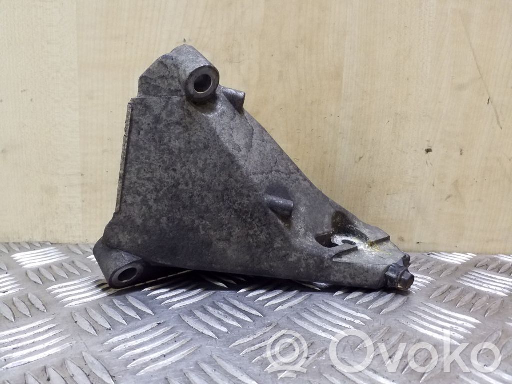 Volvo V70 Gearbox mounting bracket 