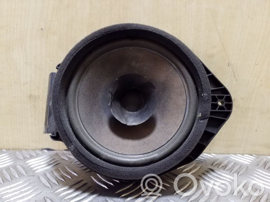 Parcel shelf speaker