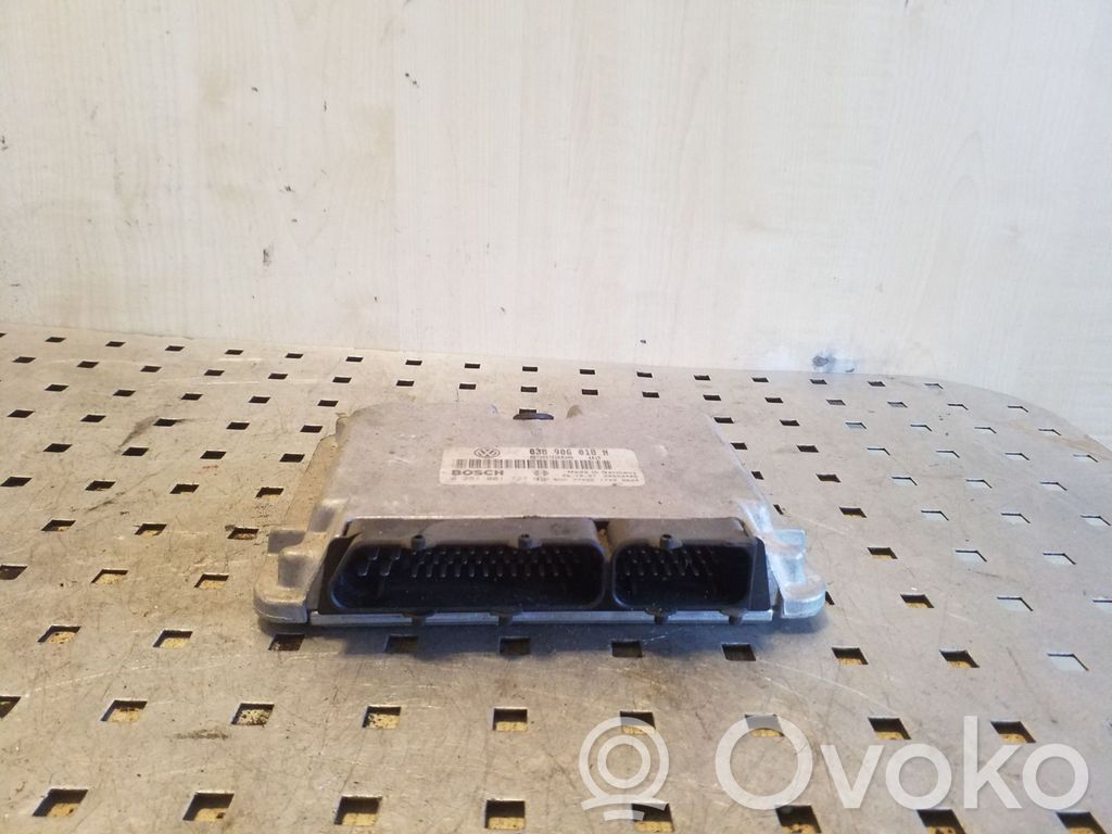 Volkswagen PASSAT B5 Engine control unit/module 