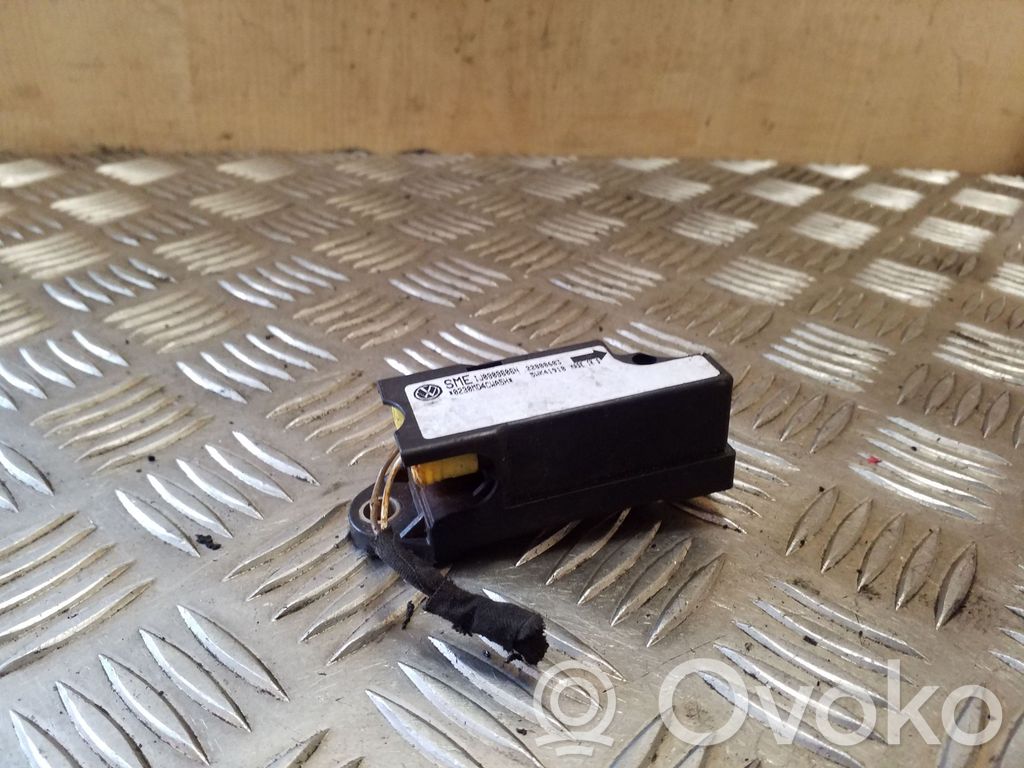 Volkswagen PASSAT B5 Czujnik uderzenia Airbag 