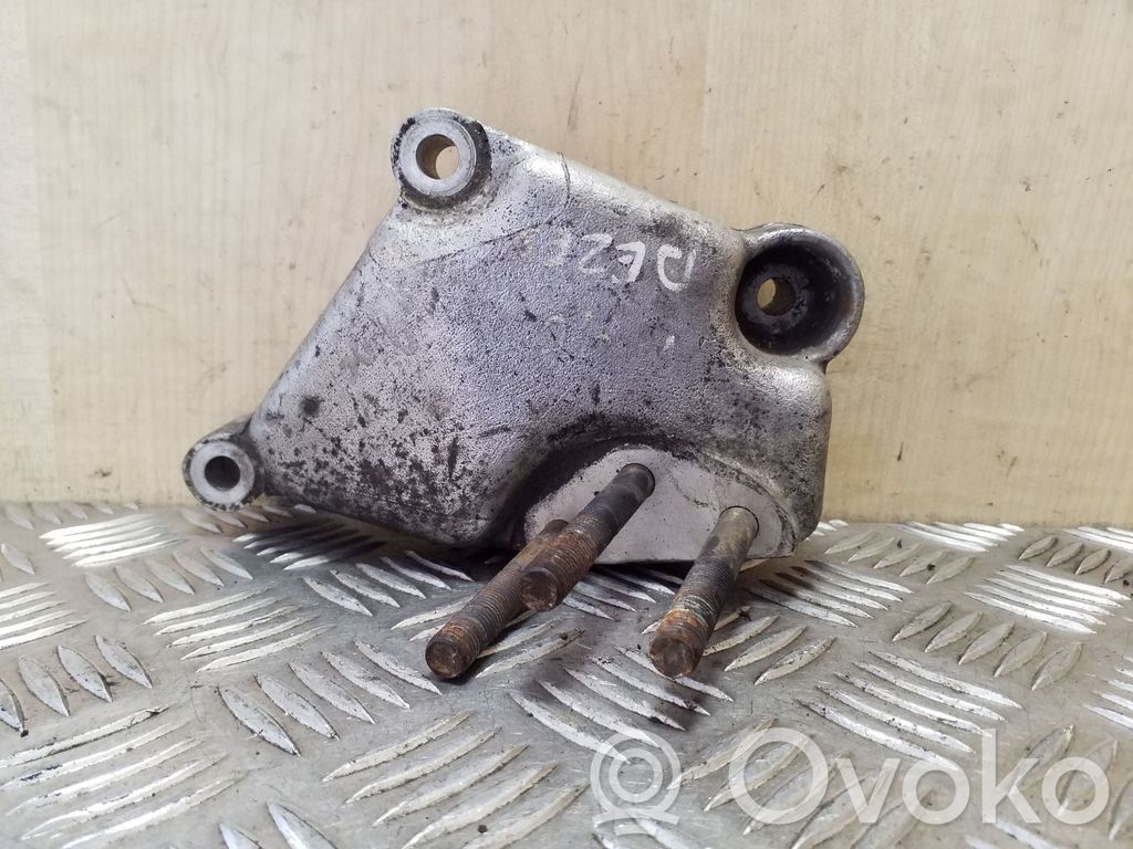 Volvo S40, V40 Gearbox mounting bracket 