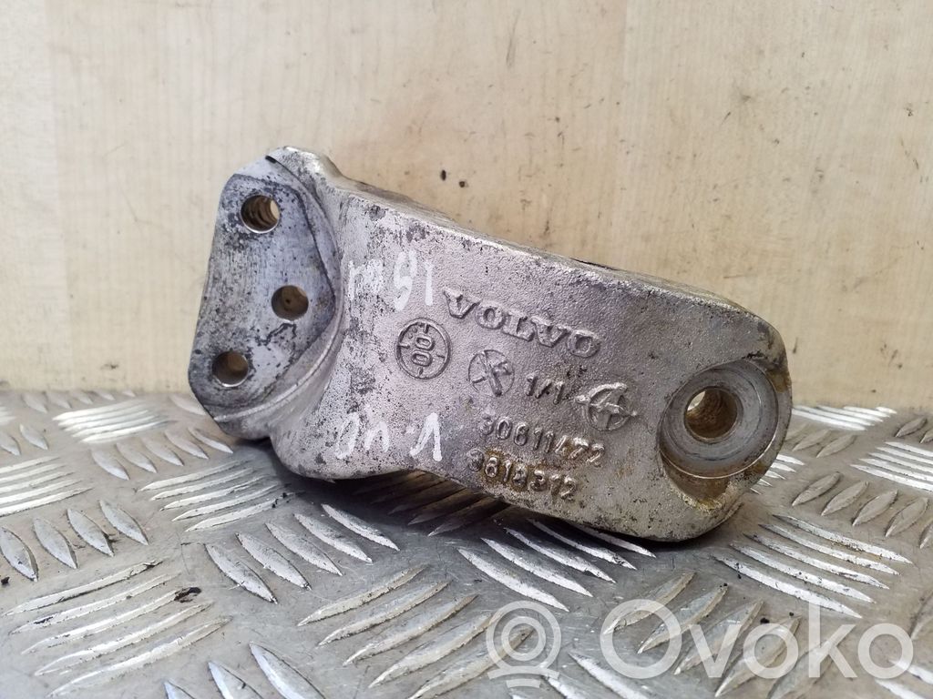 Volvo S40, V40 Engine mounting bracket 