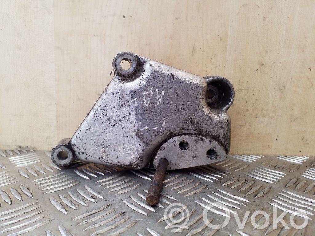 Volvo S40, V40 Gearbox mounting bracket 