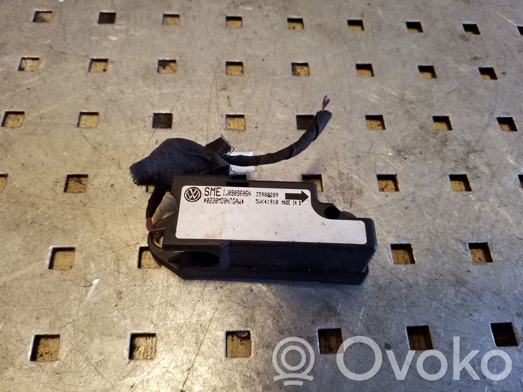 Volkswagen PASSAT B5 Czujnik uderzenia Airbag 