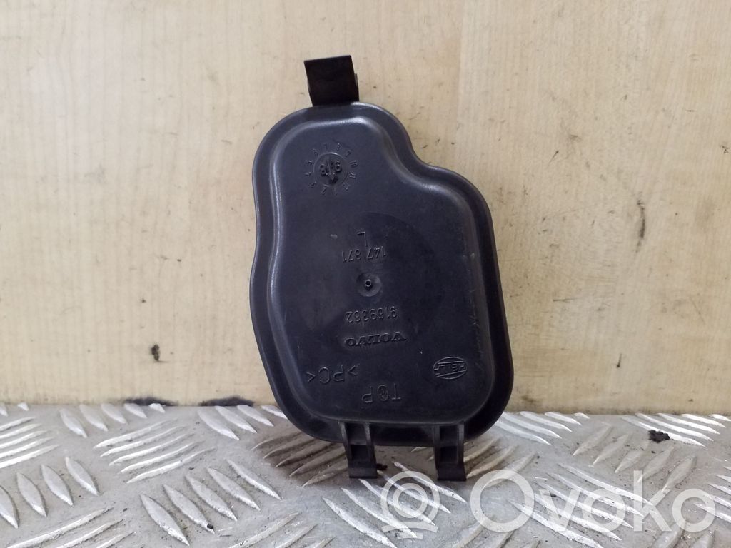 Volvo S70  V70  V70 XC Headlight/headlamp dust cover 