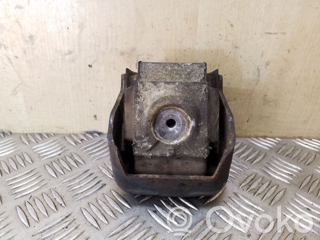 Volkswagen Crafter Engine mount bracket 