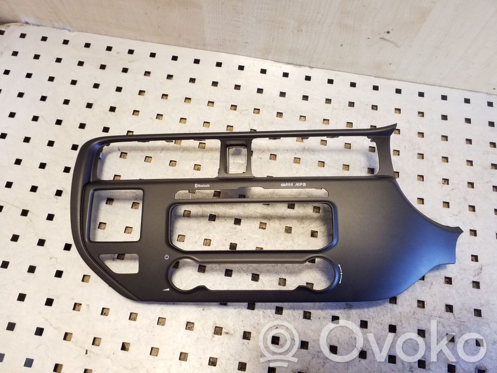 KIA Rio Radion/GPS-laitteen pääyksikön kehys 