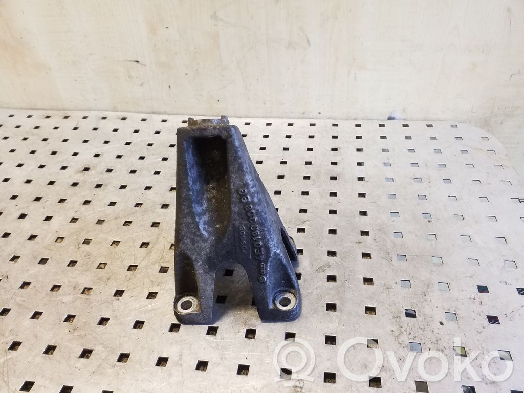 Audi A8 S8 D3 4E Engine mounting bracket 