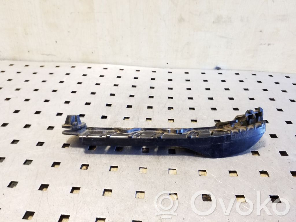 BMW 5 E60 E61 Priekinis laikiklis bamperio 