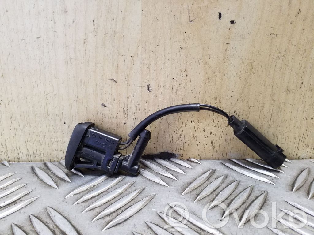 BMW X3 E83 Windshield washer spray nozzle 