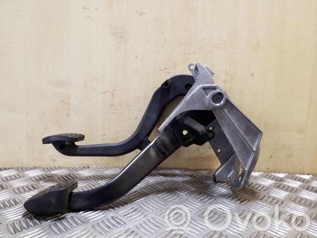 Pedal assembly   35316761310,6761310,423224