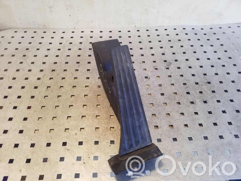 Pedal del acelerador   6772646
