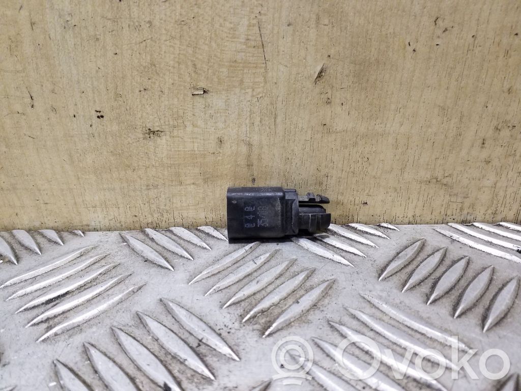 Sensor de temperatura interna/externa   8Z0820535