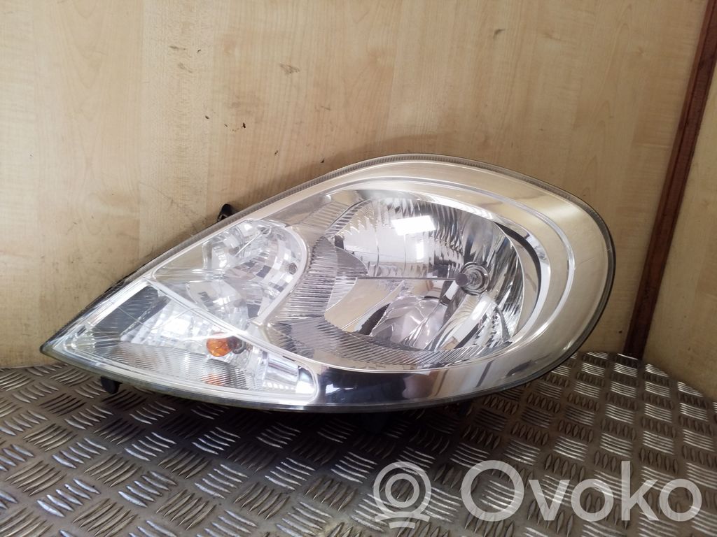 Phare frontale   93859833,8200701363
