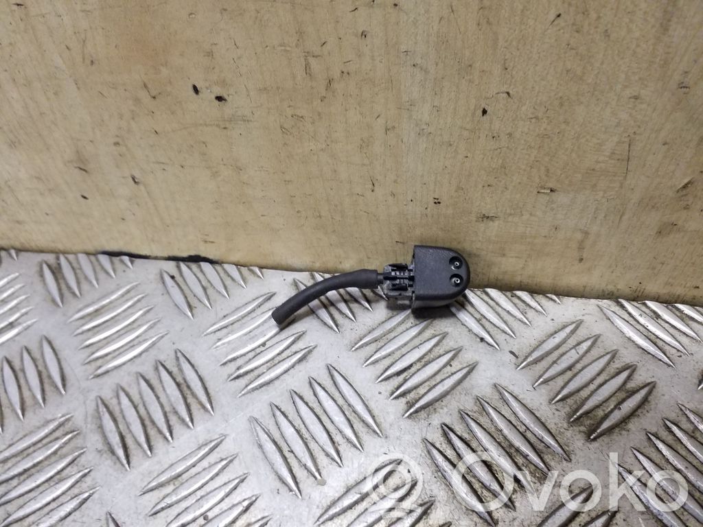 Windshield washer spray nozzle