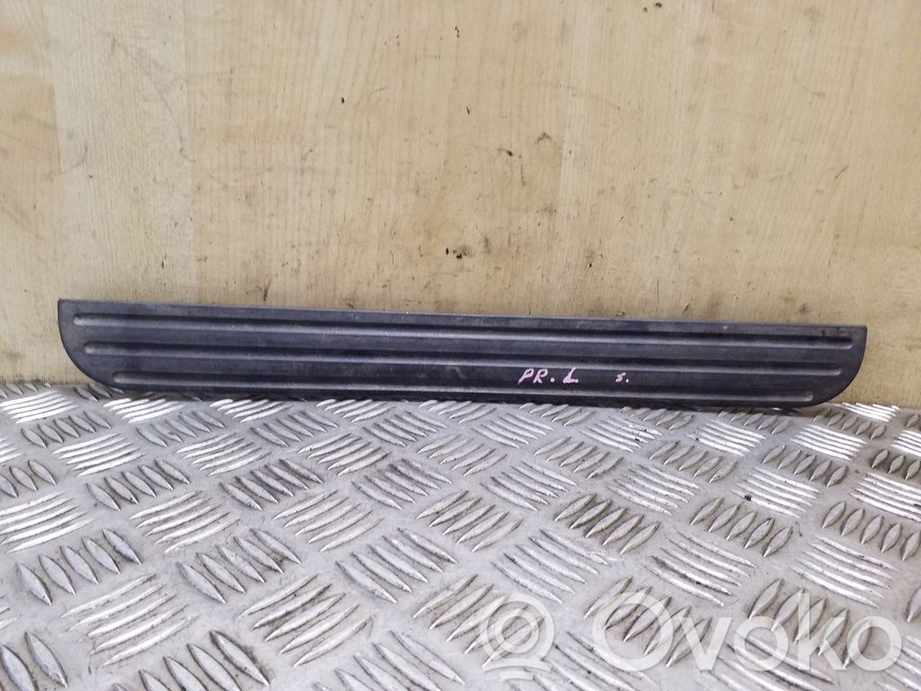 Toyota RAV 4 (XA30) Garniture marche-pieds avant