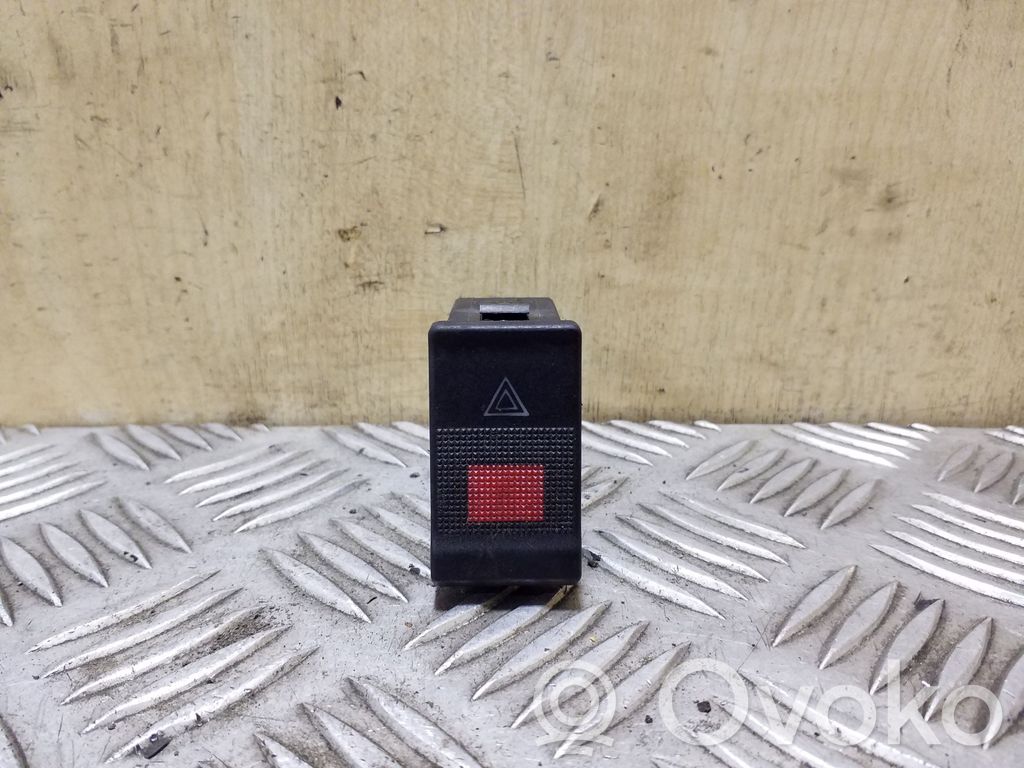 Botón interruptor de luz de peligro   4A0941509A