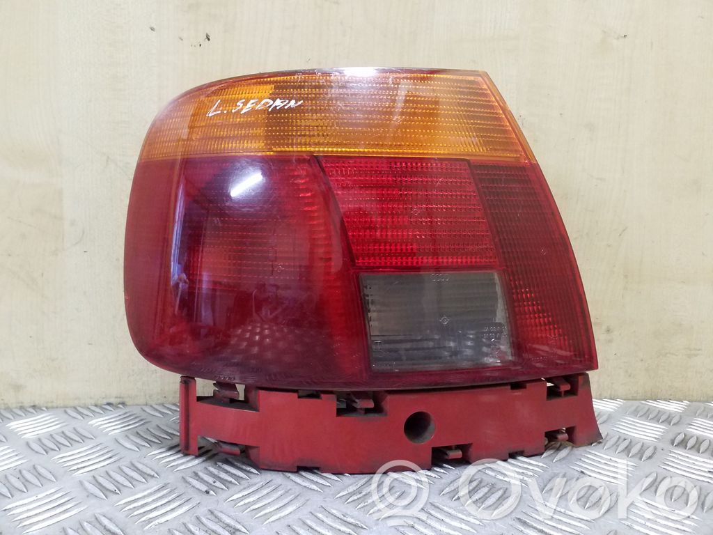 Luz trasera/de freno   8D0945095A