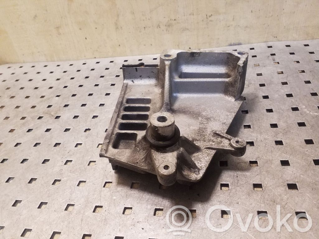 Chevrolet Captiva Engine mounting bracket 