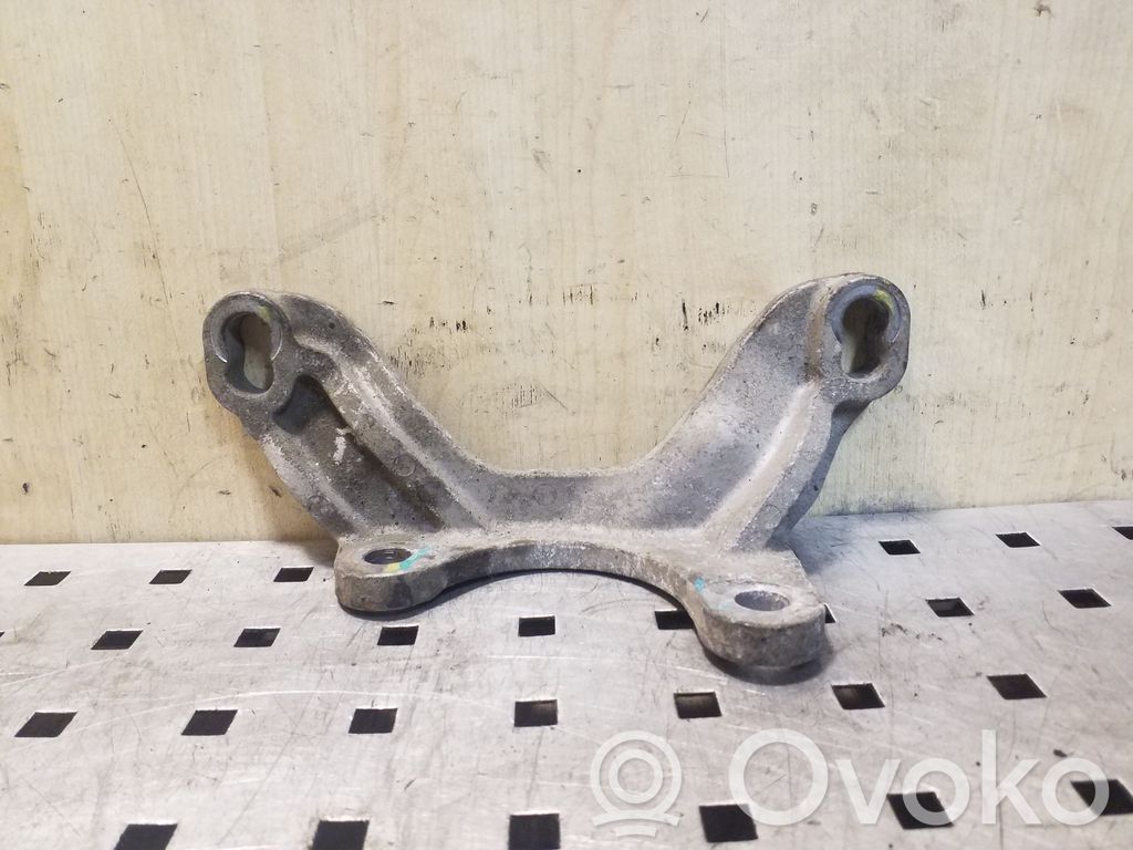 Chevrolet Captiva Engine mounting bracket 