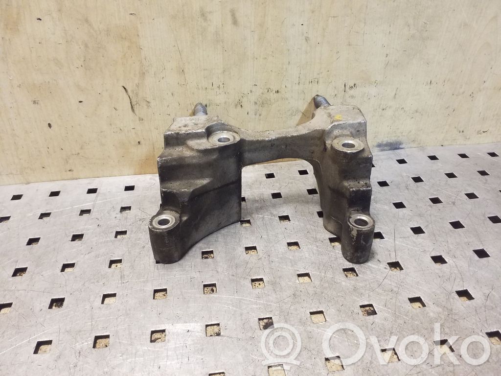 Engine mounting bracket   XS406030