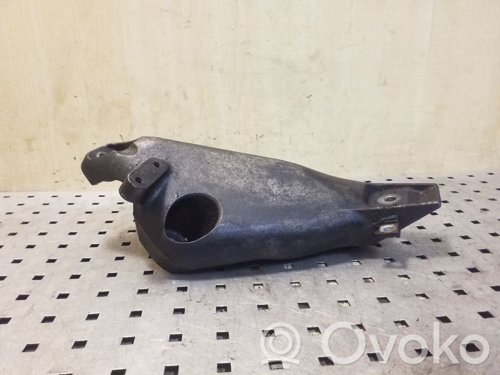 BMW X5 E70 Engine mounting bracket 