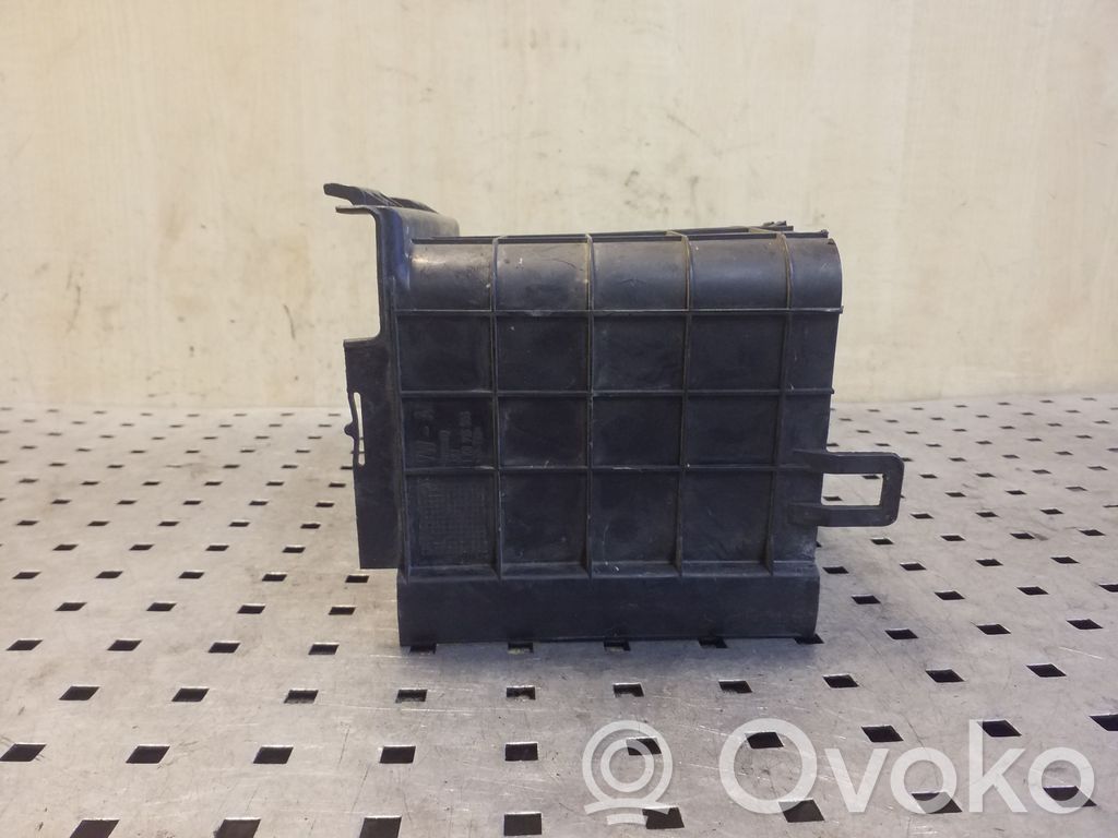 Volkswagen Touran I Vassoio scatola della batteria